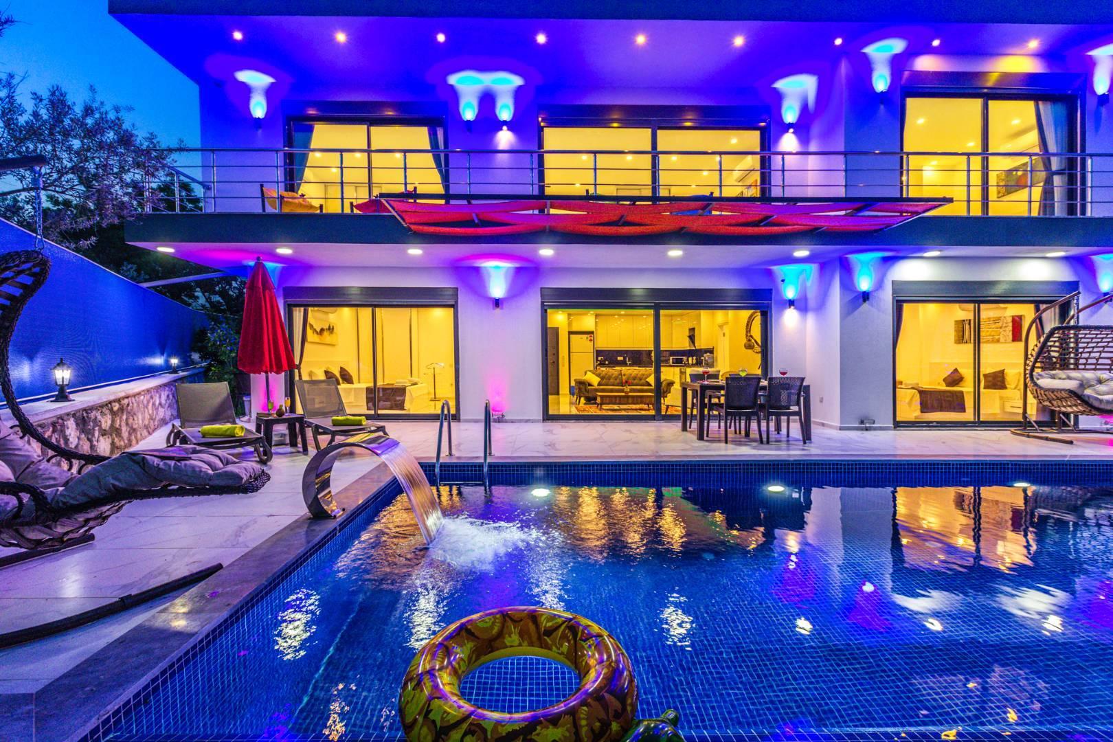 Kaş Çayköy'de Nezih Konumda, Yetişkin ve Çocuk Havuzlu, Şık Villa-27394