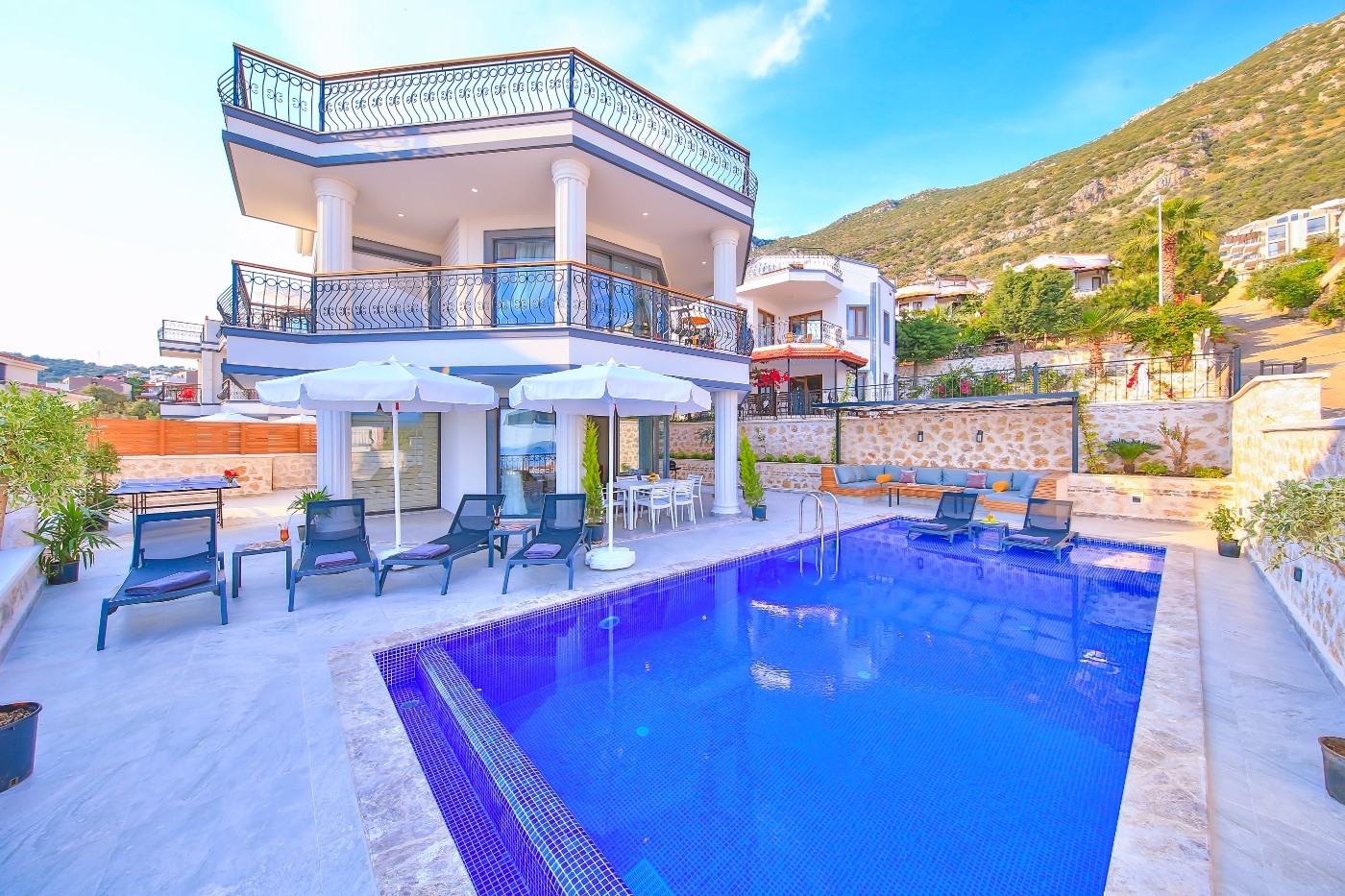 Kaş Kalkan'da Deniz ve Doğa Manzaralı, Özel Havuzlu, Şık Villa