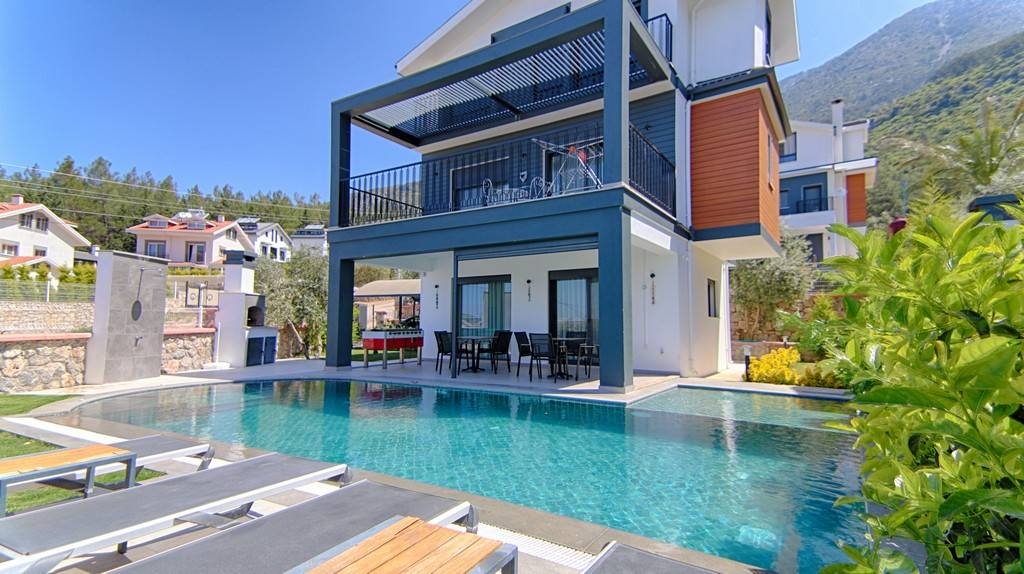 Fethiye Ölüdeniz'de Geniş Bahçeli, Özel Havuzlu, Jakuzili, Şık Villa