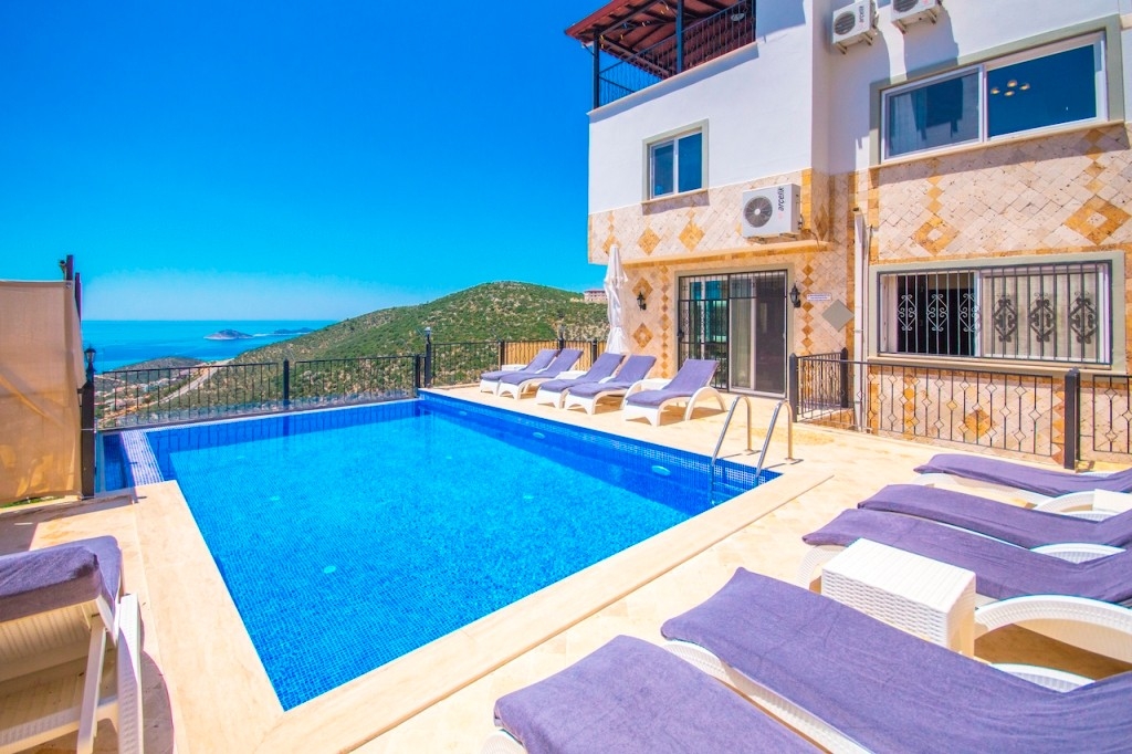 Kalkan Akbel'de Deniz Manzaralı, Özel Havuzlu, Korunaklı Villa