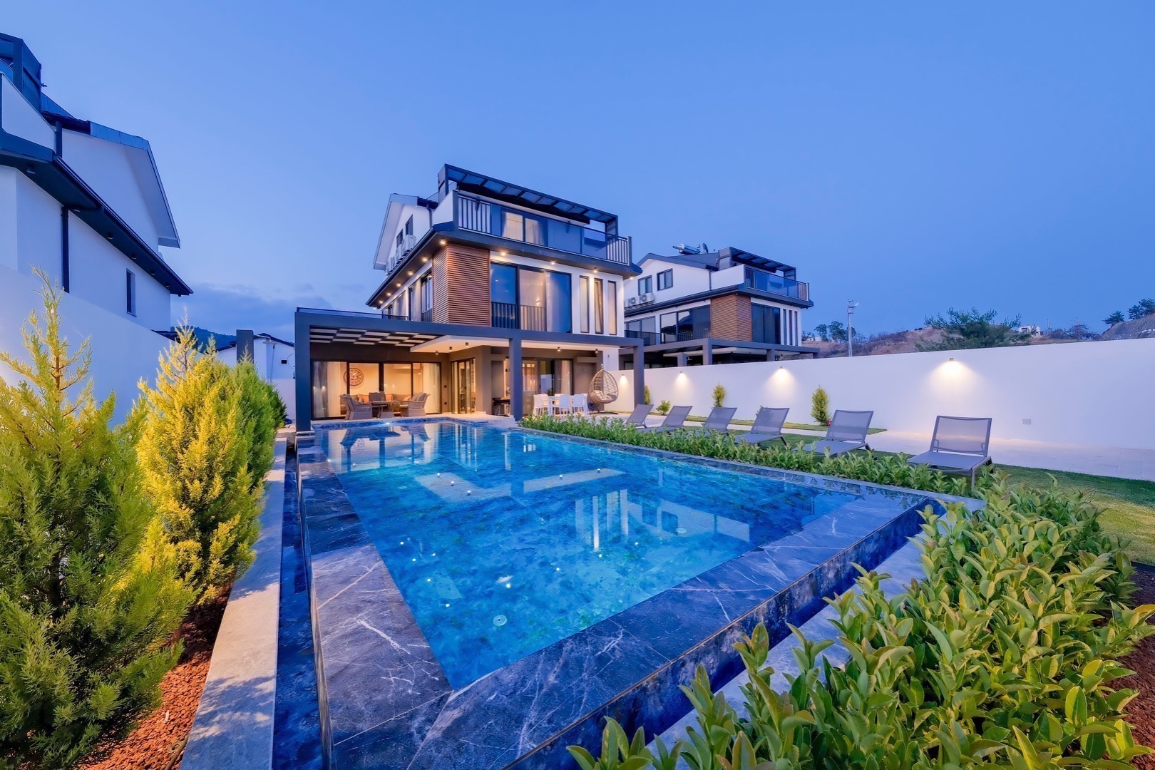 Fethiye Çiftlik'te Doğayla İç İçe, Açık ve Kapalı Havuzlu, Şık Villa