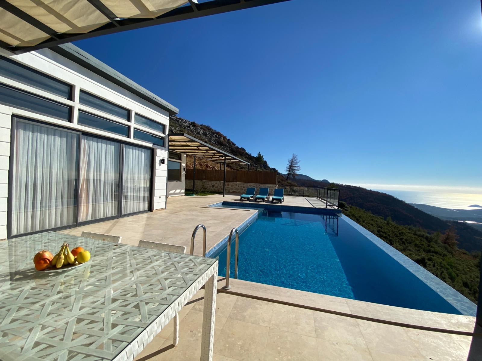 Kaş Üzümlü'de Enfes Manzaralı, Sonsuzluk Havuzlu, Balayı Villası-24397