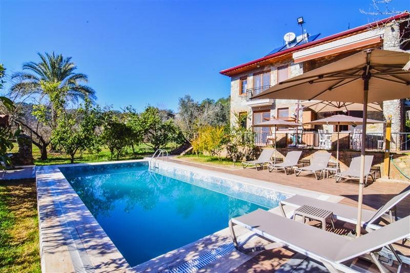 Muğla Fethiye'de Huzurlu, Ahşap Mimarili, 6 Kişilik Kiralık Villa