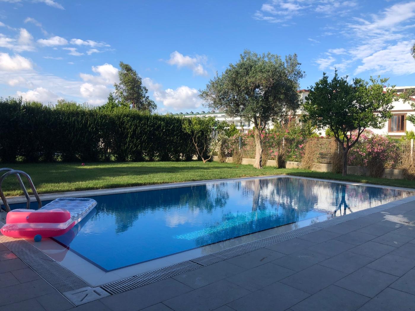 Serik Kadriye'de Merkeze Yakın, Bahçeli, Özel Havuzlu, Lüks Villa-18035