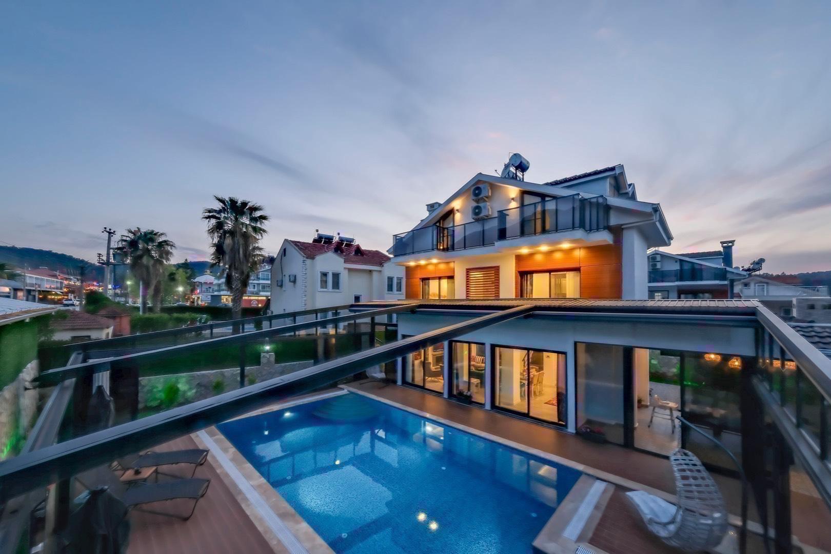 Fethiye Ölüdeniz'de Geniş Ailelere Uygun, Isıtmalı Havuzlu, Lüks Villa-26556