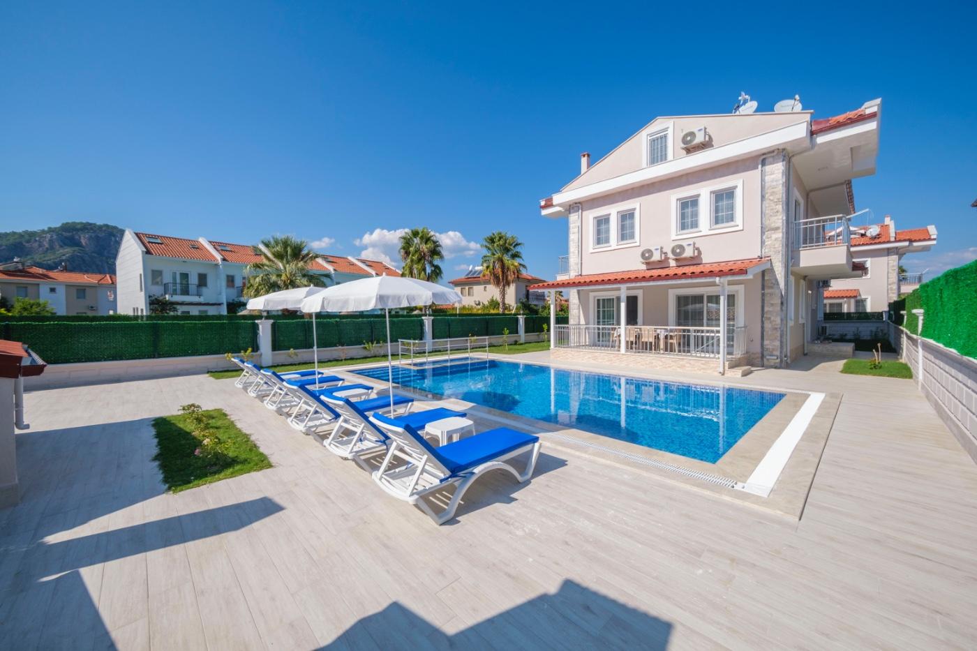 Muğla Ortaca'da Merkezi Konumda, Özel Havuzlu, 10 Kişilik, Lüks Villa-23640