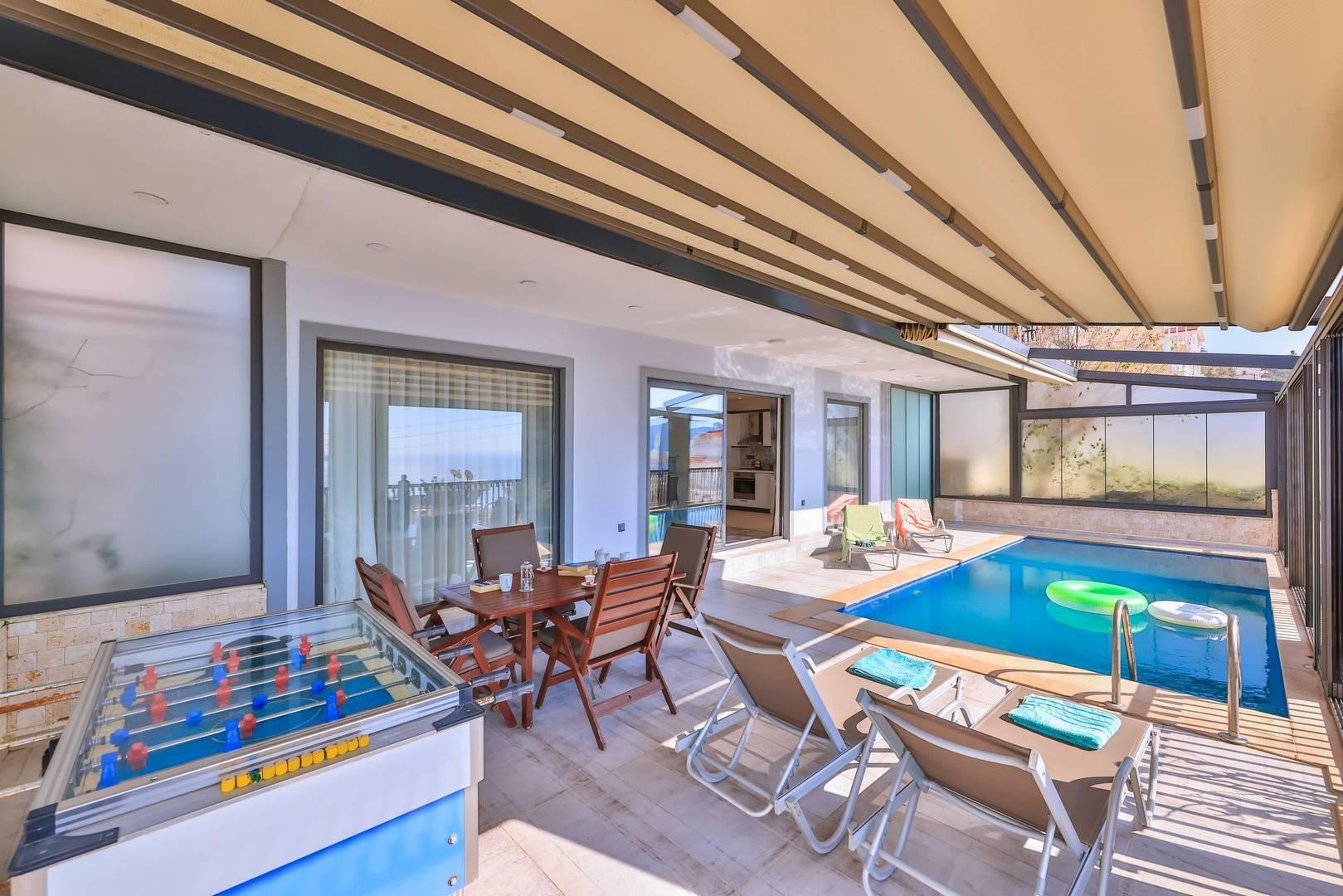 Kaş Kalkan'da Deniz Manzaralı, Kapalı ve Isıtmalı Havuzlu, Şık Villa-31762
