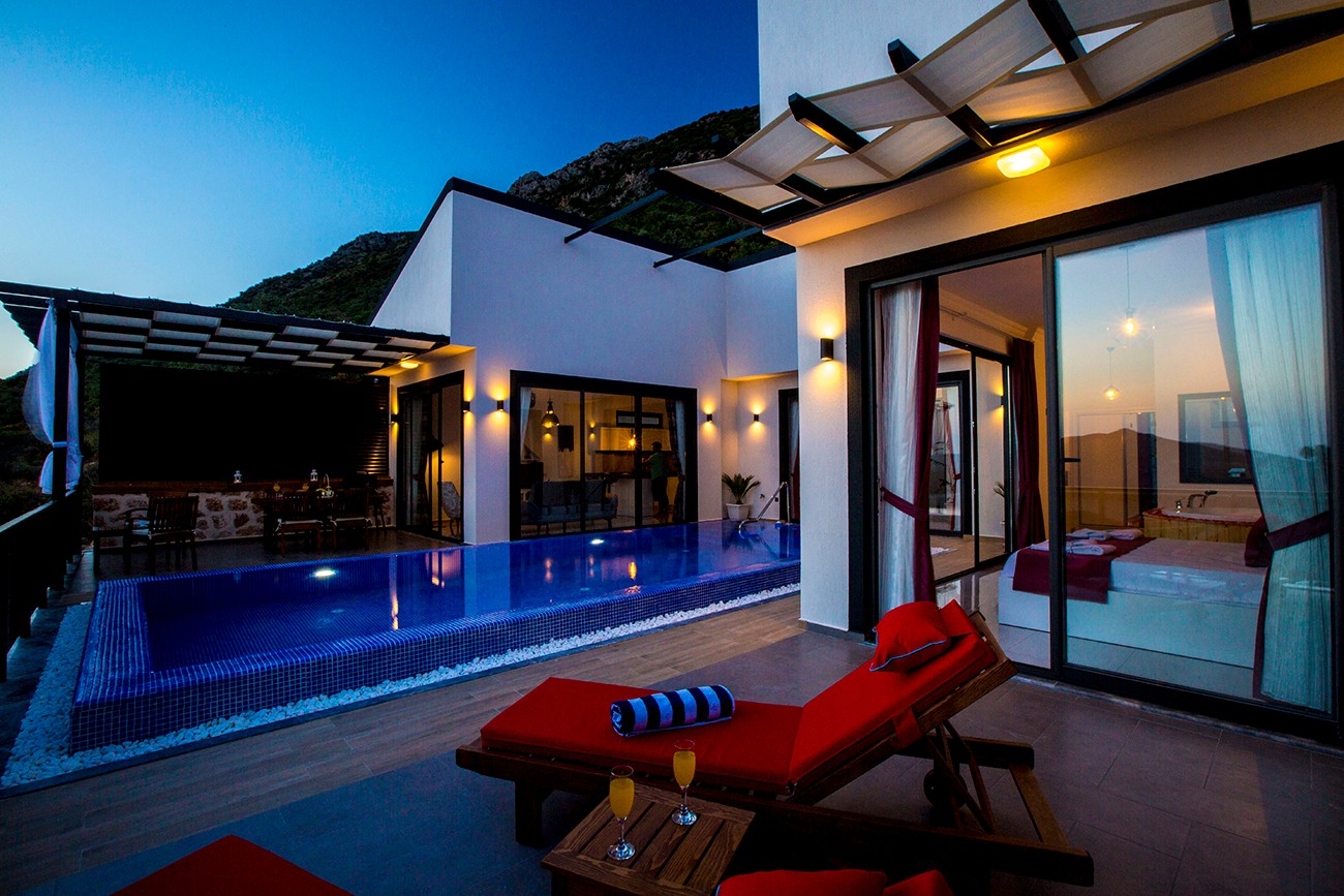 Kaş Bezirgan'da Balayı Çiftlerine Uygun, Özel Havuzlu, Modern Villa
