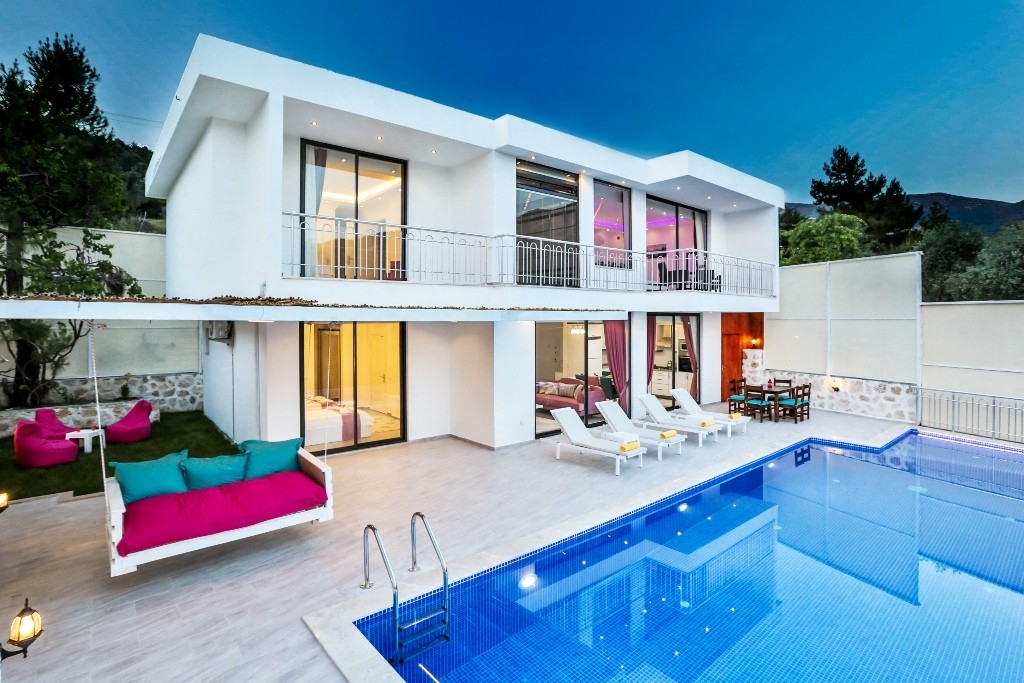 Kaş İslamlar'da Sakin Konumda, Özel Havuzlu, Jakuzili, Şık Villa