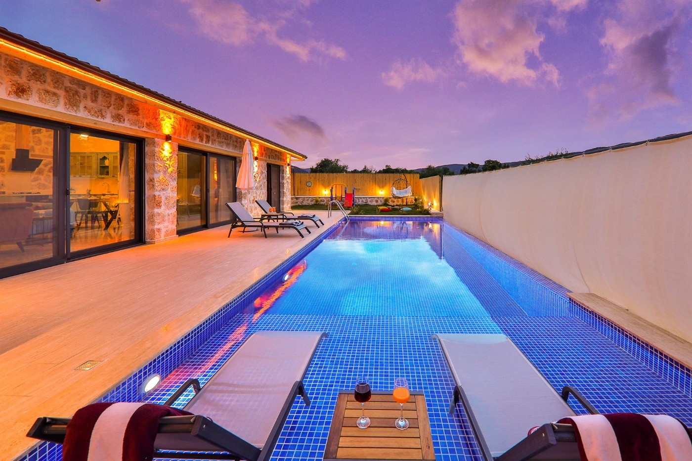 Kaş Sarıbelen'de Huzurlu Doğada, Özel Havuzlu, Jakuzili Villa