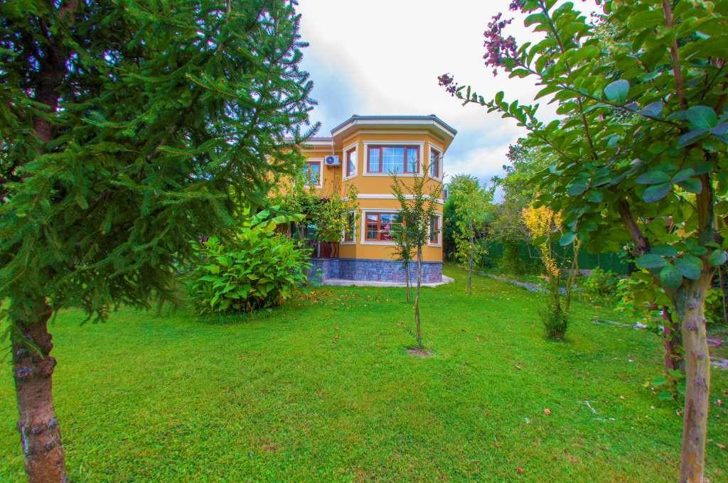 Sapanca Kırkpınar'da Ferah Bahçeli, Modern Tasarımlı, Şömineli Villa-16005