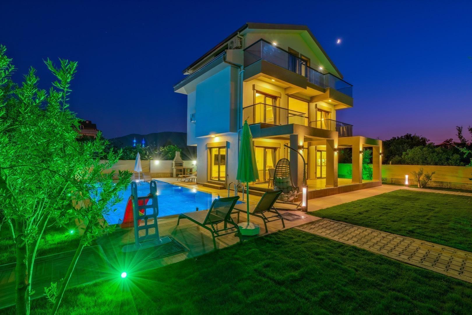 Fethiye'de Merkezi Konumda, Geniş Bahçeli, Özel Havuzlu, Lüks Villa-29294