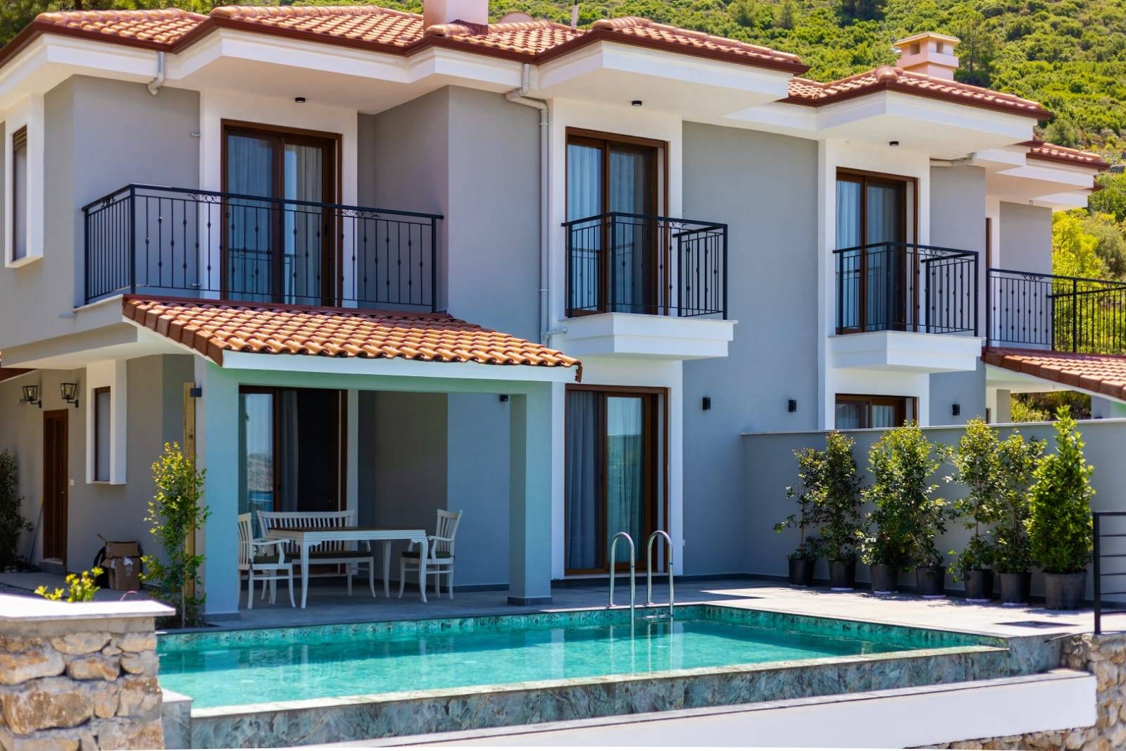 Marmaris'te Deniz Manzarasına Sahip, Sonsuzluk Havuzlu, Şık Villa