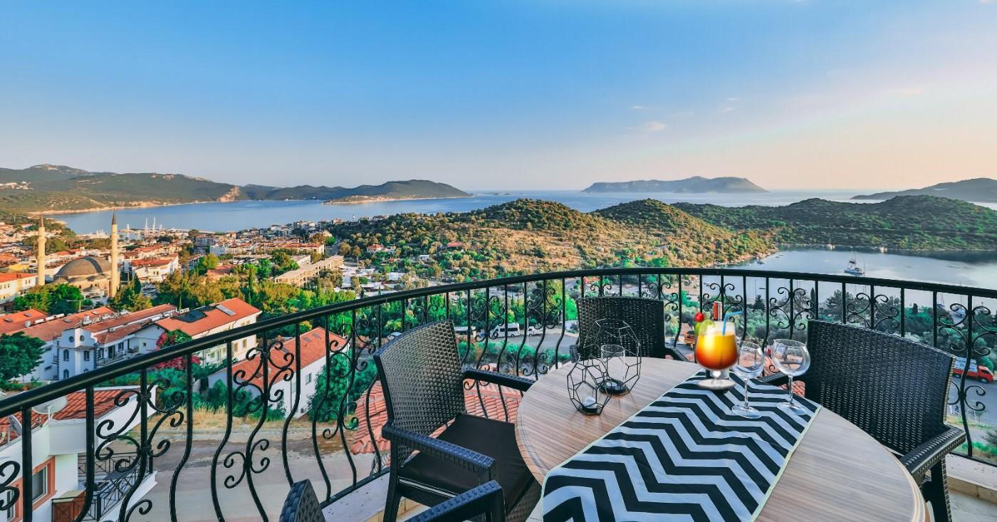 Kaş Andifli'de Göz Alıcı Deniz Manzaralı, Ortak Havuzlu, Kiralık Suit-15934