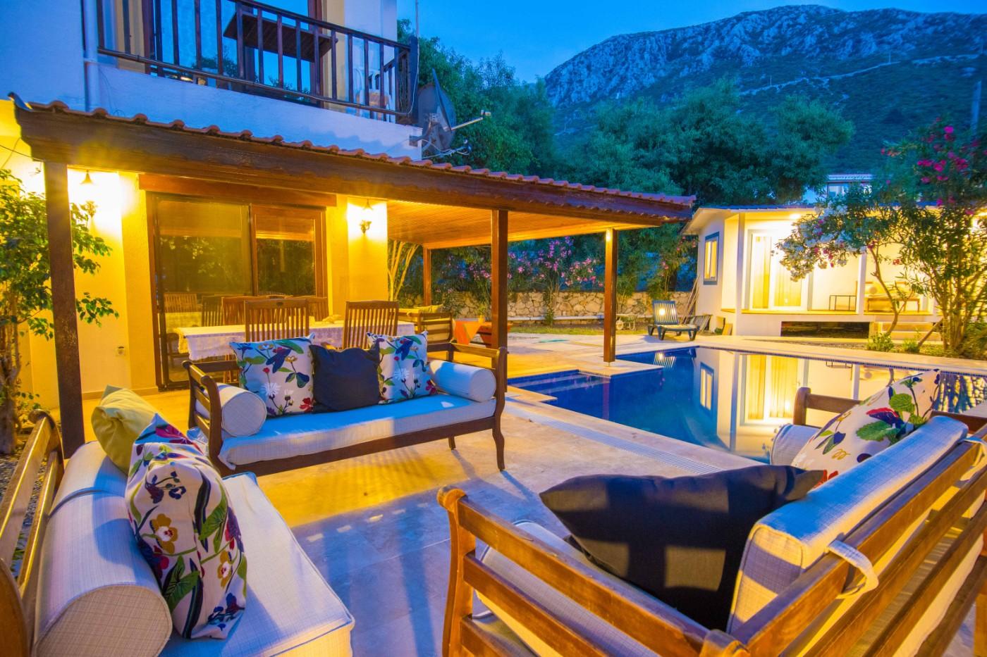 Marmaris Söğüt'te Denize Yakın Konumda, Özel Havuzlu, Geniş Villa-15690