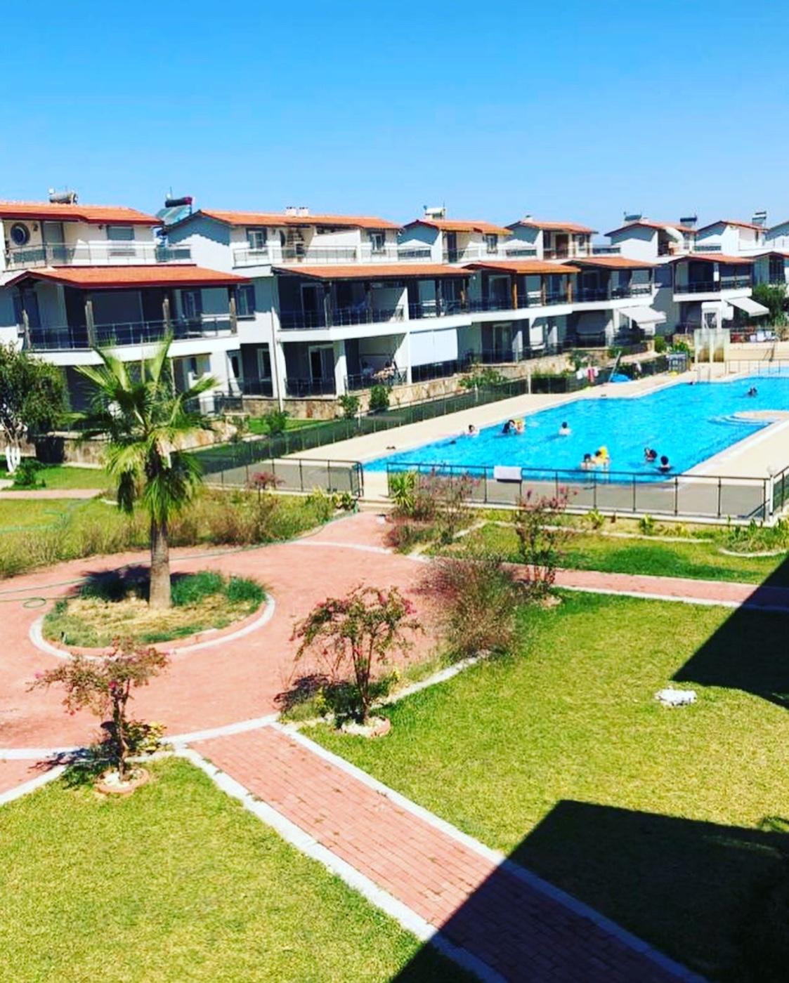 Kuşadası Güzelçamlı'da Site İçerisinde, Ortak Havuzlu, Şık Villa-19855