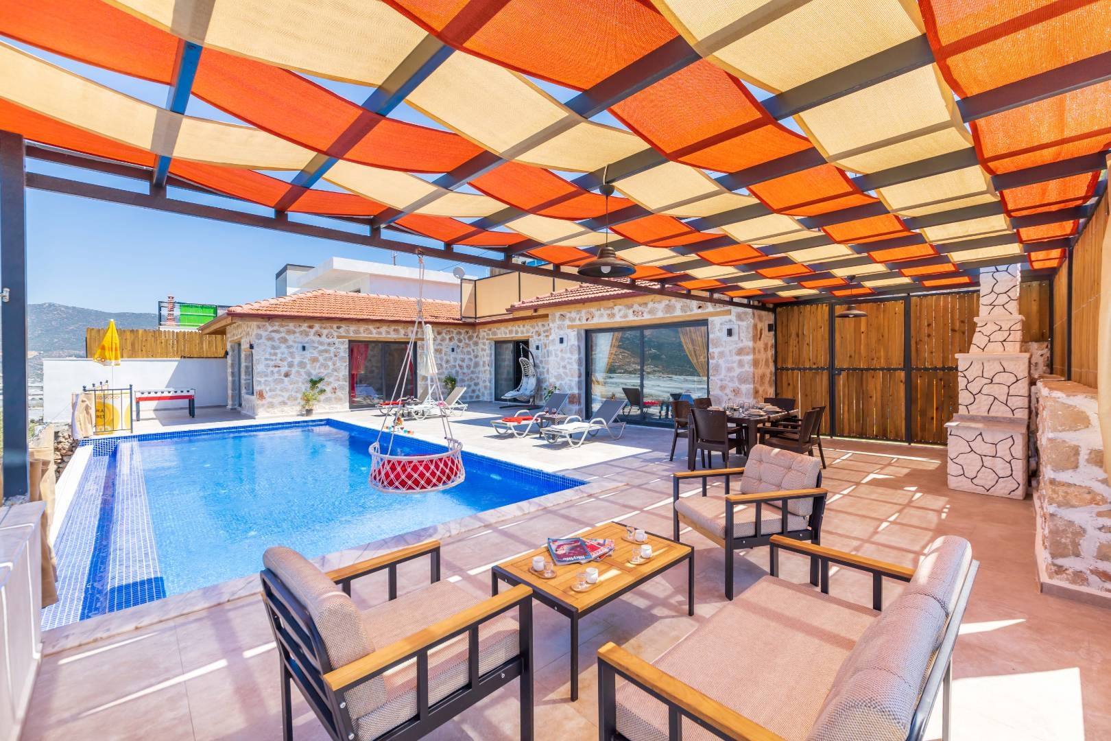 Kaş Yeşilköy'de Taş Mimarili, 4 Kişilik, Jakuzili, Kiralık Villa