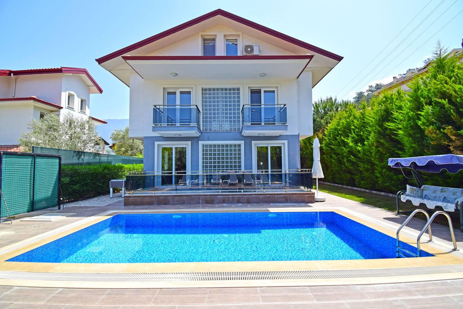Fethiye Ölüdeniz'de Yemyeşil Bahçeli, Elverişli Konumda, Yazlık Villa-25406