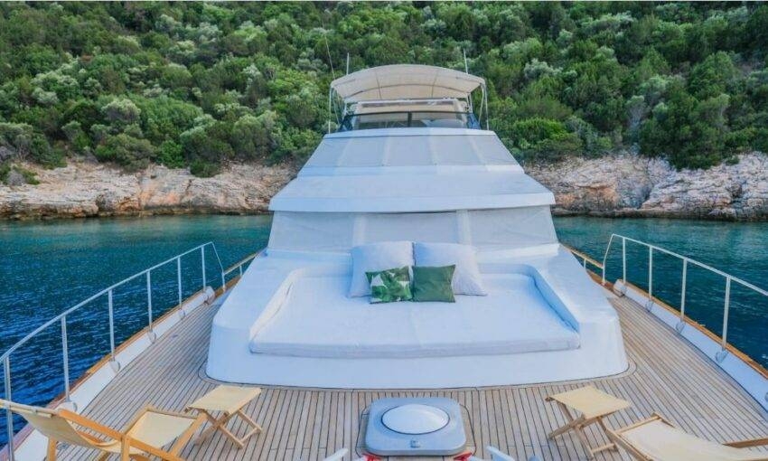 Bodrum'da Mavi Yolculuk Sunan, 4 Kamaralı, Kiralık Motoryat