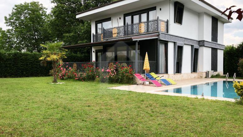 Sapanca Kırkpınar'da Geniş Bahçeli, Özel Havuzlu, Kiralık Ferah Villa-24107