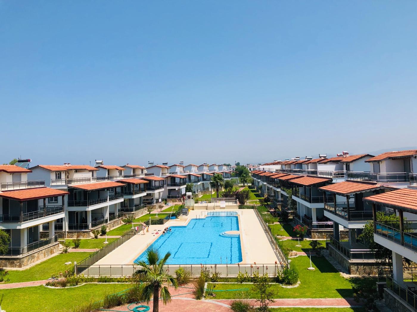 Kuşadası Güzelçamlı'da Olimpik Havuzlu, Geniş Teras ve Bahçeli Villa-19859