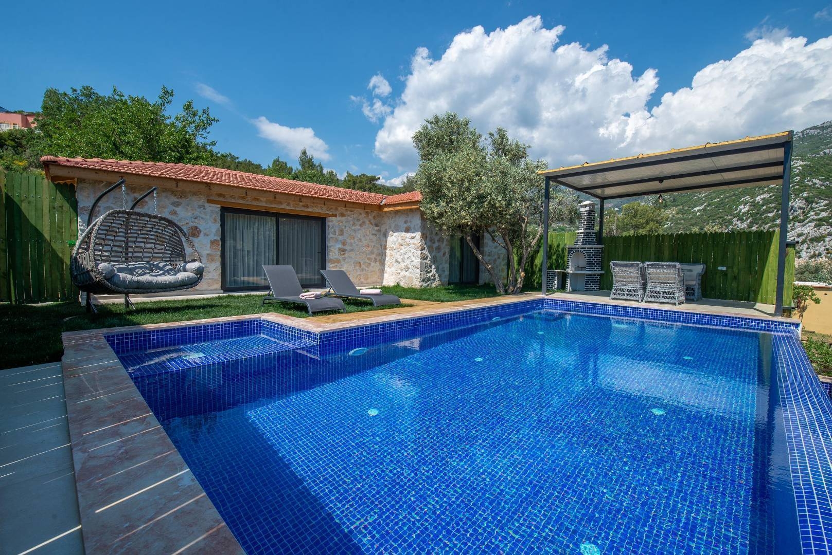 Kaş İslamlar'da Doğa ve Deniz Manzaralı, Özel Havuzlu, Jakuzili Villa