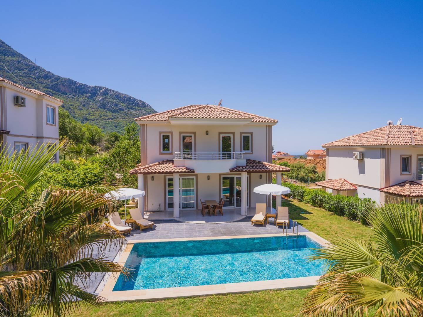 Fethiye Ovacık'ta Merkezi Konumda, Özel Havuzlu, Bahçeli Lüks Villa-31214