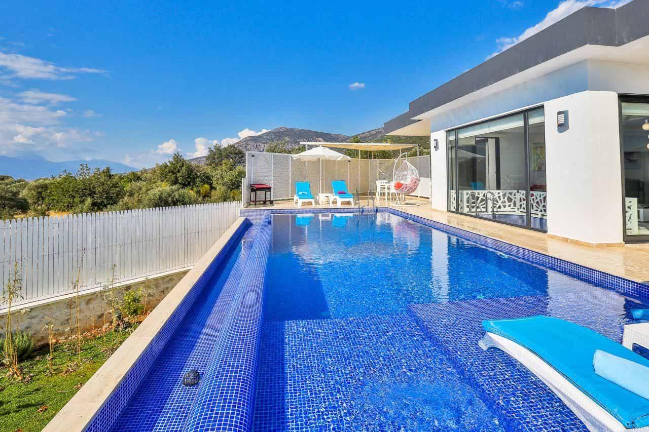 Kaş Üzümlü'de Doğa İçerisinde, Isıtmalı Özel Havuzlu, Şık Villa-25664
