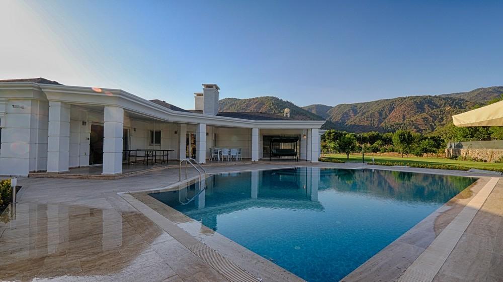Muğla Köyceğiz'de Geniş Bahçeli, Özel Havuzlu, Modern Villa-20043