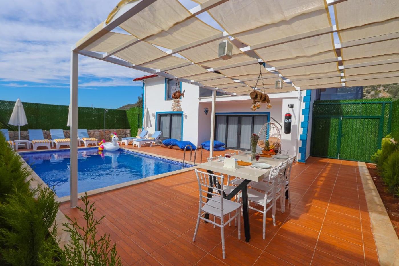 Kaş Bezirgan'da Geniş Ailelere Uygun, Özel Havuzlu, Kiralık Villa-19638