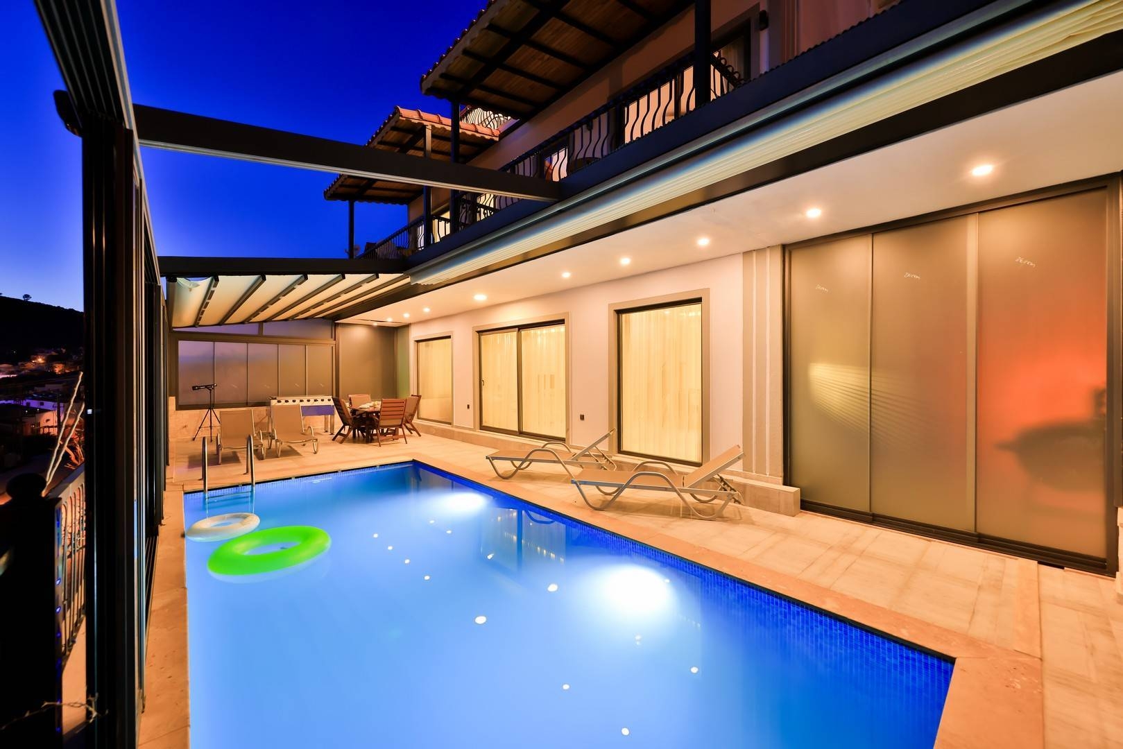 Kaş Kalkan'da Deniz Manzaralı, Kapalı ve Isıtmalı Havuzlu, Şık Villa