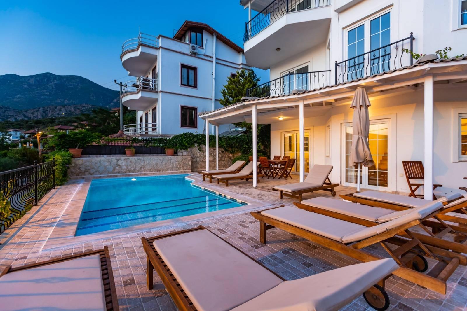 Kaş Kalkan'da Enfes Deniz Manzaralı, 8 Kişilik, Konforlu Villa-25205