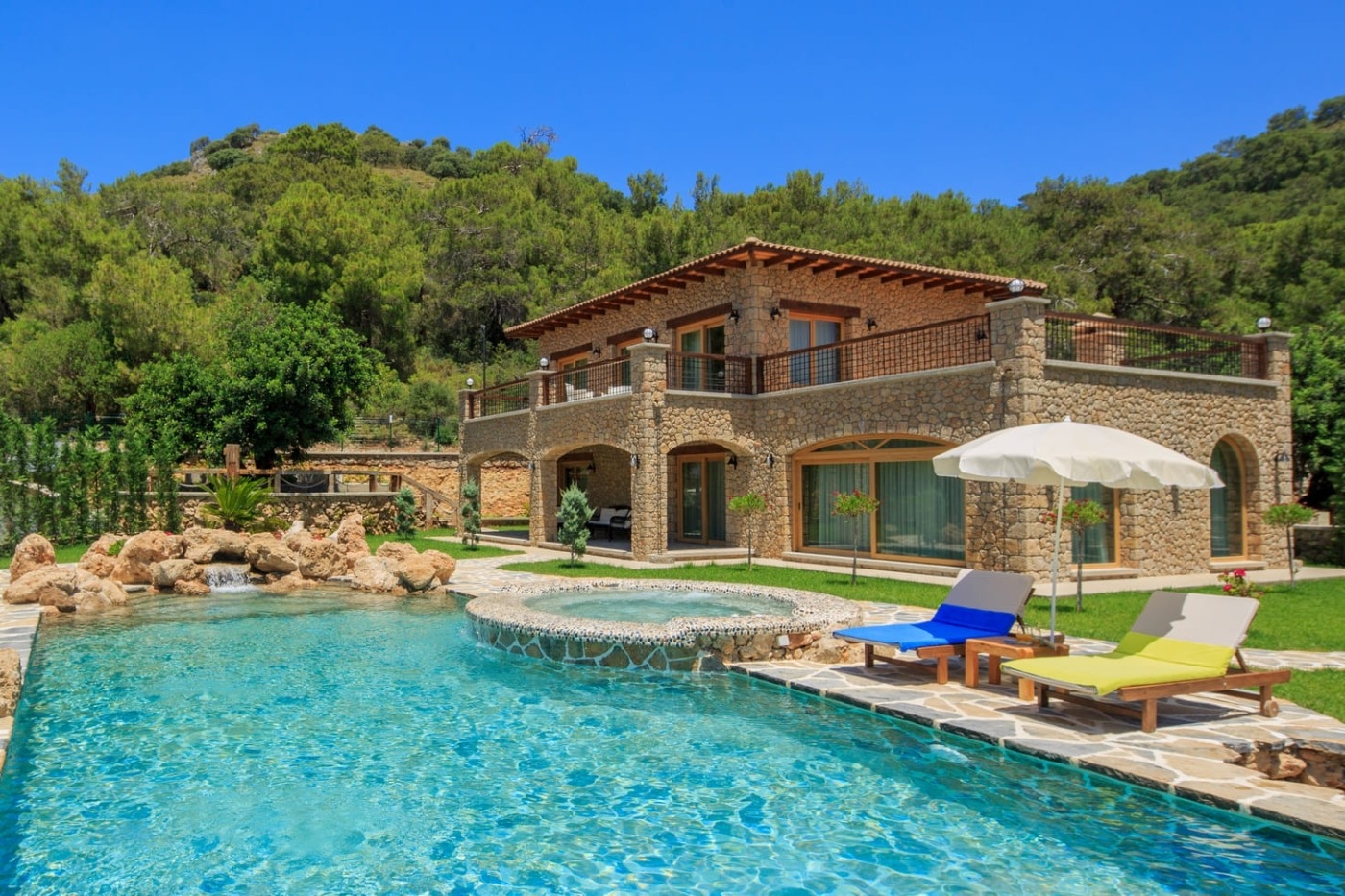 Fethiye Kayaköy'de Kendine Ait Özel Koyu Olan, Özel Havuzlu, Şık Villa