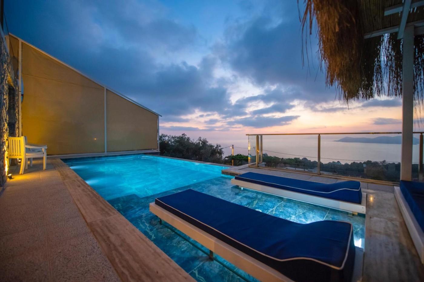 Fethiye Faralya'da Eşsiz Deniz Manzaralı, Sonsuzluk Havuzlu, Şık Villa-22730