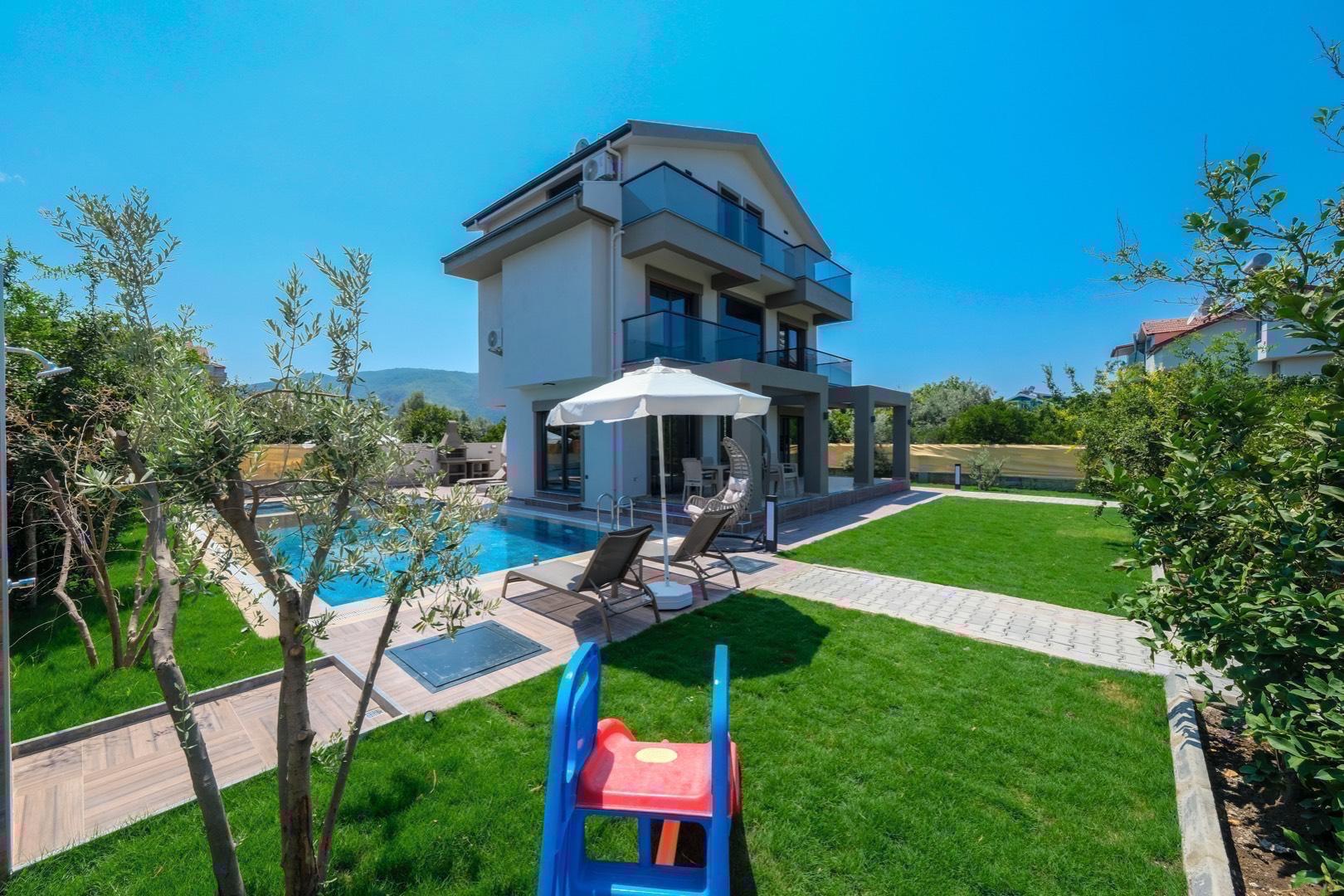 Fethiye'de Merkezi Konumda, Geniş Bahçeli, Özel Havuzlu, Lüks Villa-29294