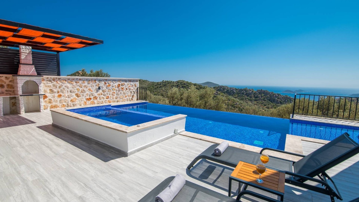 Kaş Bezirgan'da Deniz Manzaralı, Özel Havuzlu, Lüks Villa