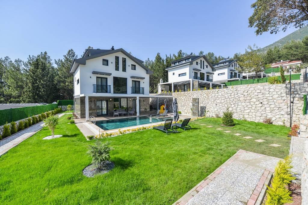 Fethiye Ölüdeniz'de Geniş Bahçeli, Özel Havuzlu, Kiralık Villa-30752