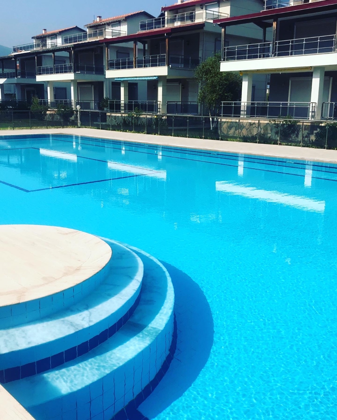 Kuşadası Güzelçamlı'da Site İçerisinde, Ortak Havuzlu, Şık Villa