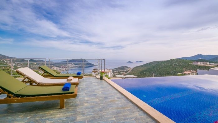 Kaş İslamlar'da Eşsiz Deniz Manzaralı, Özel Havuzlu, Jakuzili Villa