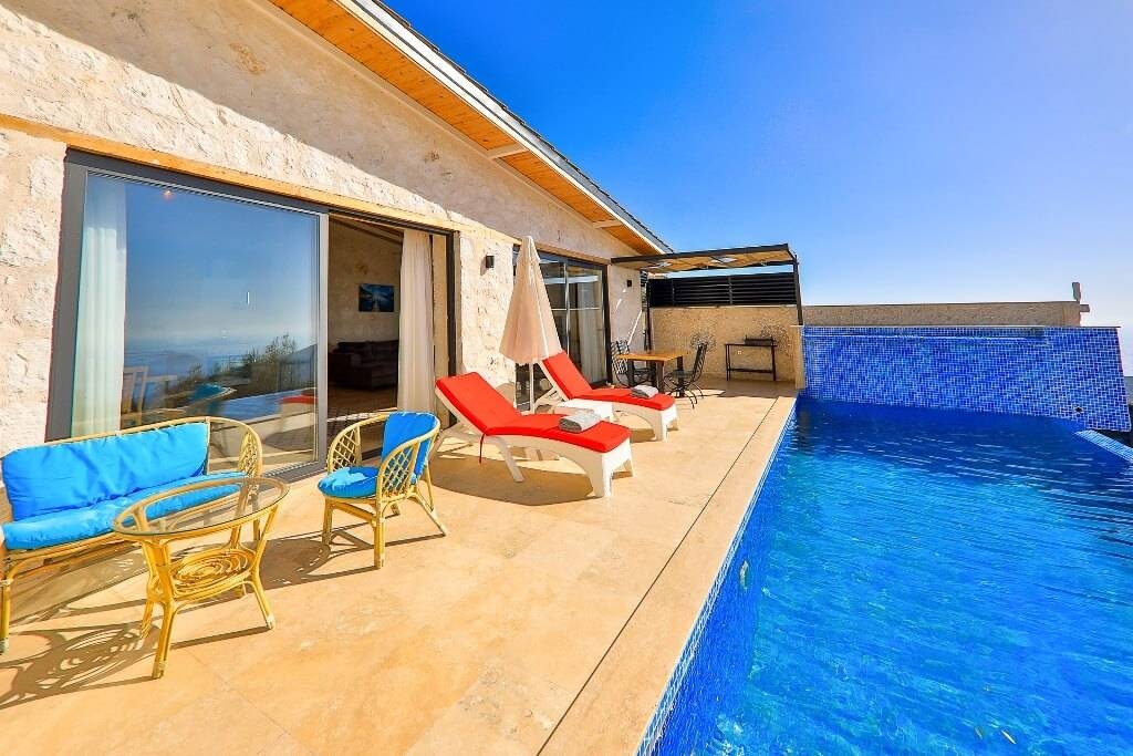 Kaş Bezirgan'da Deniz Manzaralı, Kapalı Havuzlu, Jakuzili Villa