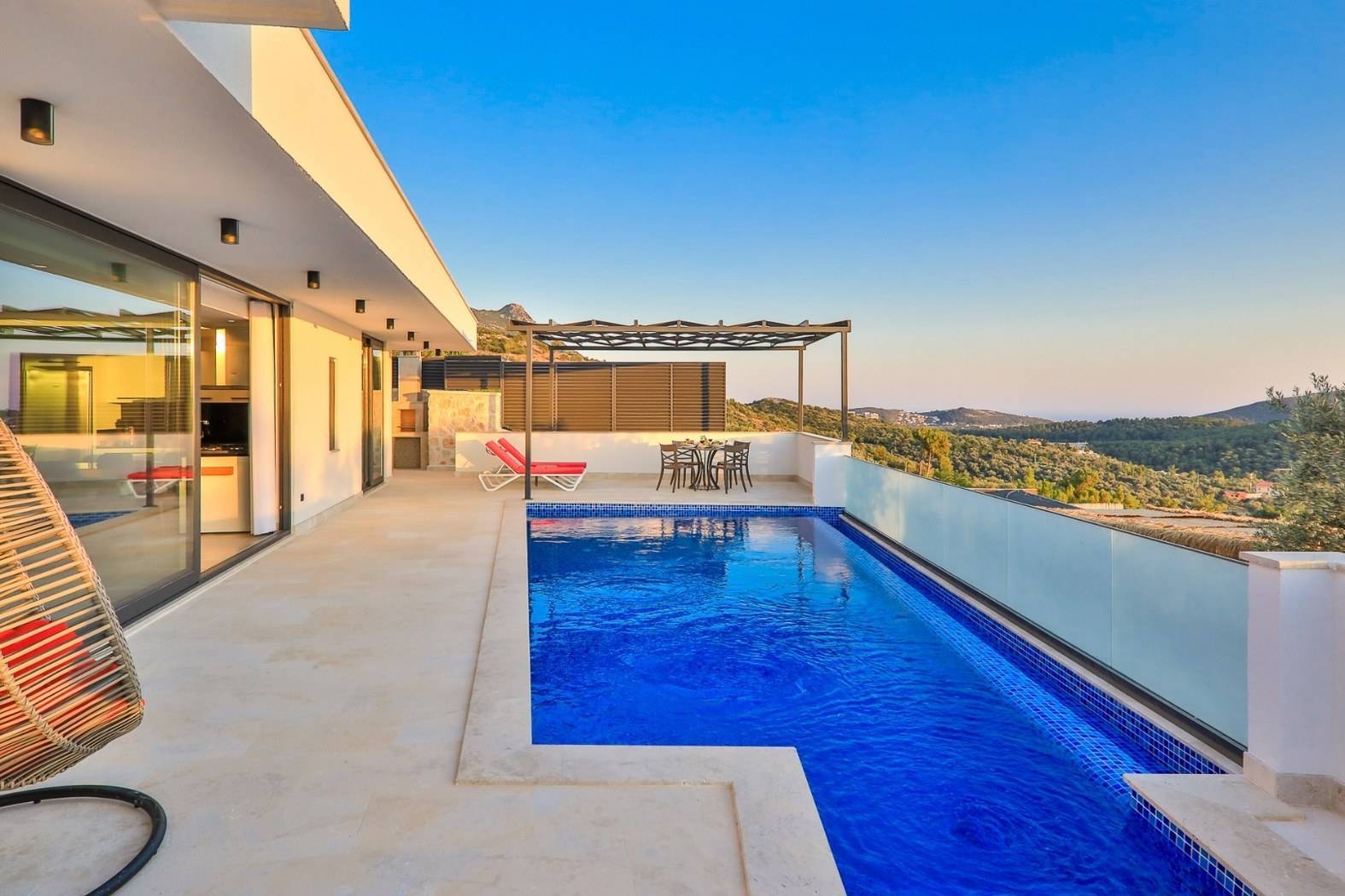 Kaş Üzümlü'de Muhteşem Doğa Manzaralı, Özel Havuzlu, Kiralık Villa