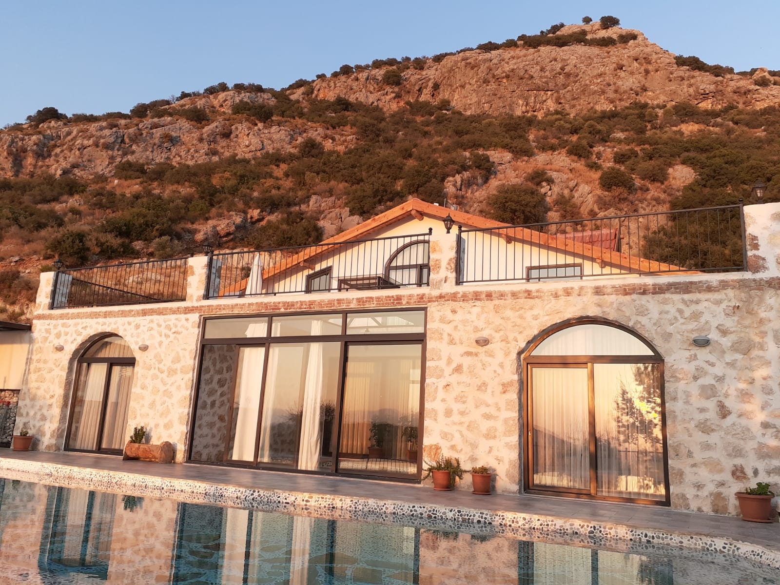 Kalkan Akbel'de Doğa İle İç İçe, Özel Havuzlu, Korunaklı Villa