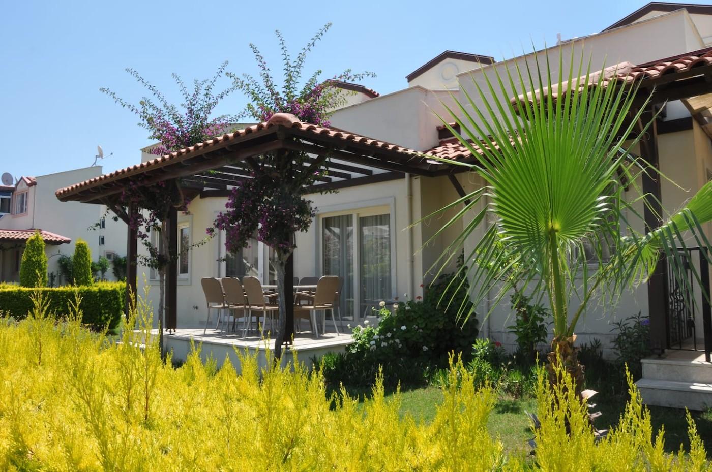 Didim Akbük'te Özel Plajlı Tesis İçerisinde, 3+1, Bahçeli Villa-23292