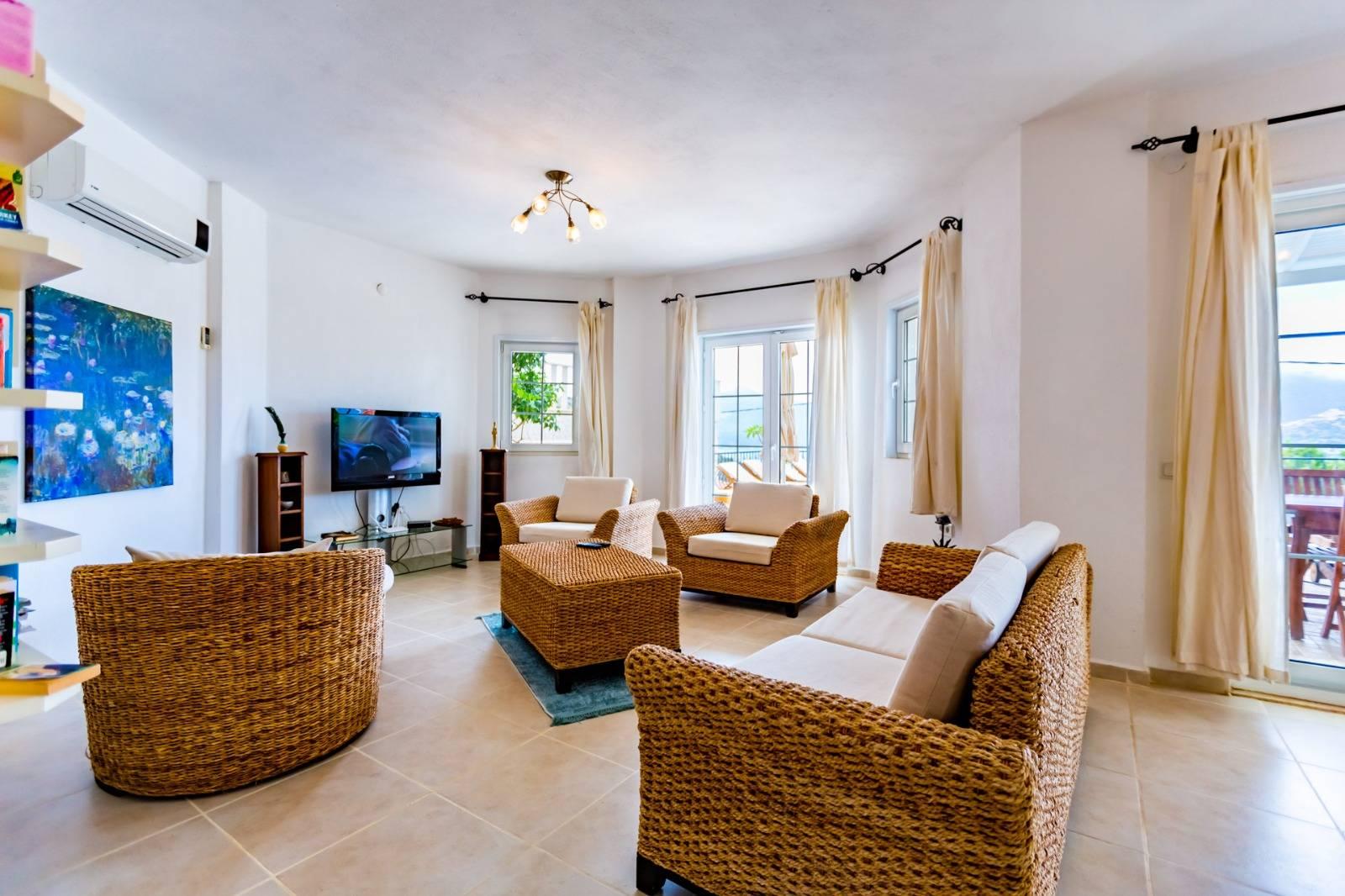 Kaş Kalkan'da Enfes Deniz Manzaralı, 8 Kişilik, Konforlu Villa-25205