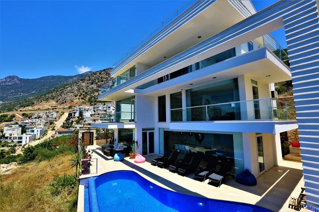 Kaş Kalkan'da Denize Yakın, Özel Havuzlu, Görkemli Villa