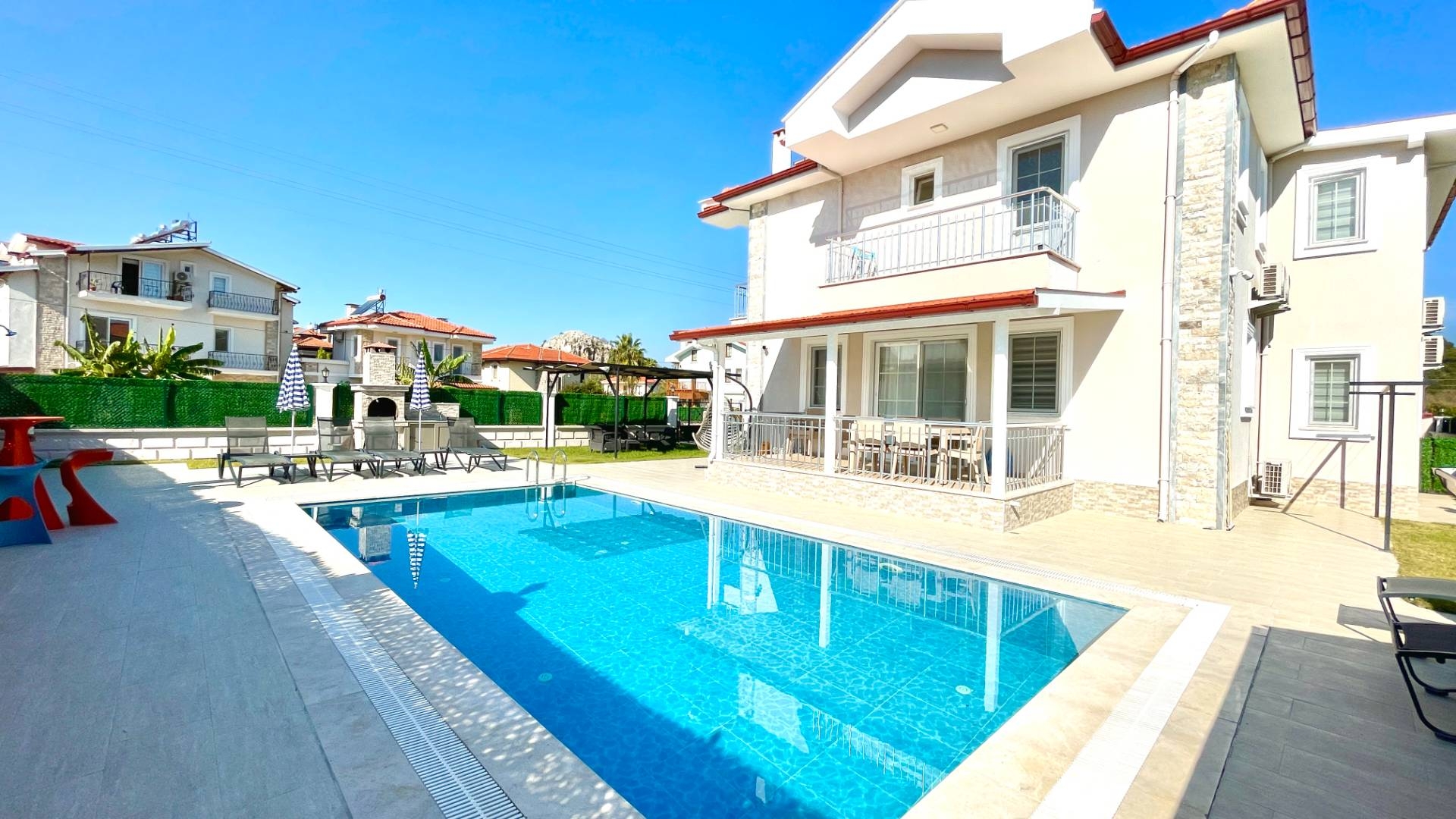 Ortacada Dalyan'da Merkezi Konumda, Özel Havuzlu, Modern Villa