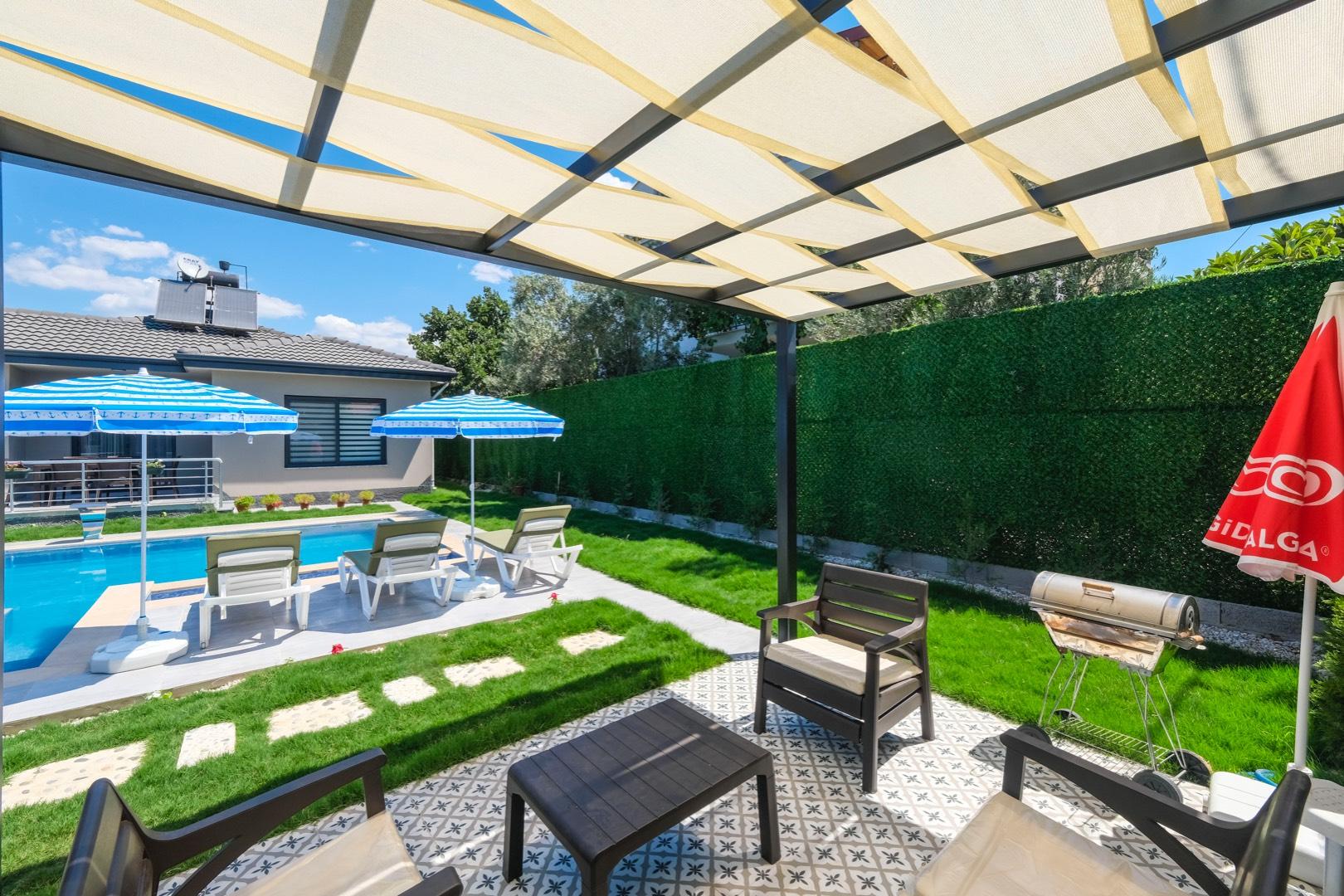 Fethiye'de Geniş Bahçeli, Özel Havuzlu, Sauna ve Jakuzili, Şık Villa-28379