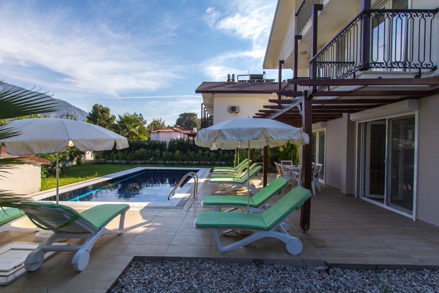 Fethiye Ölüdeniz'de Denize Yakın, Özel Havuzlu, Bahçeli Villa