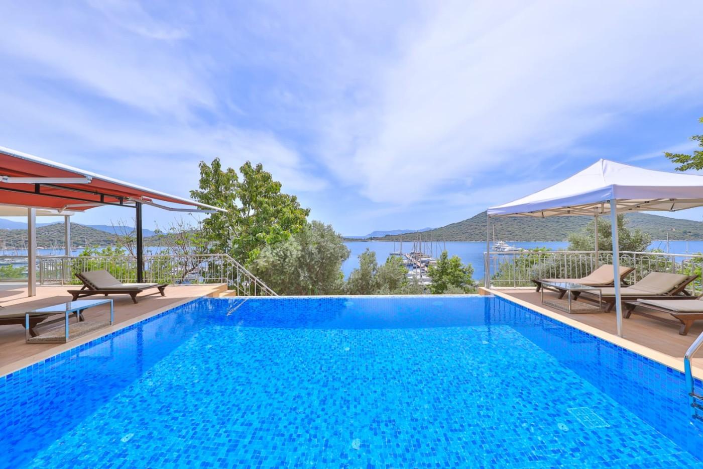 Kaş Andifli'de Limana Yürüme Mesafesinde, Isıtmalı Havuzlu, Şık Villa-19684