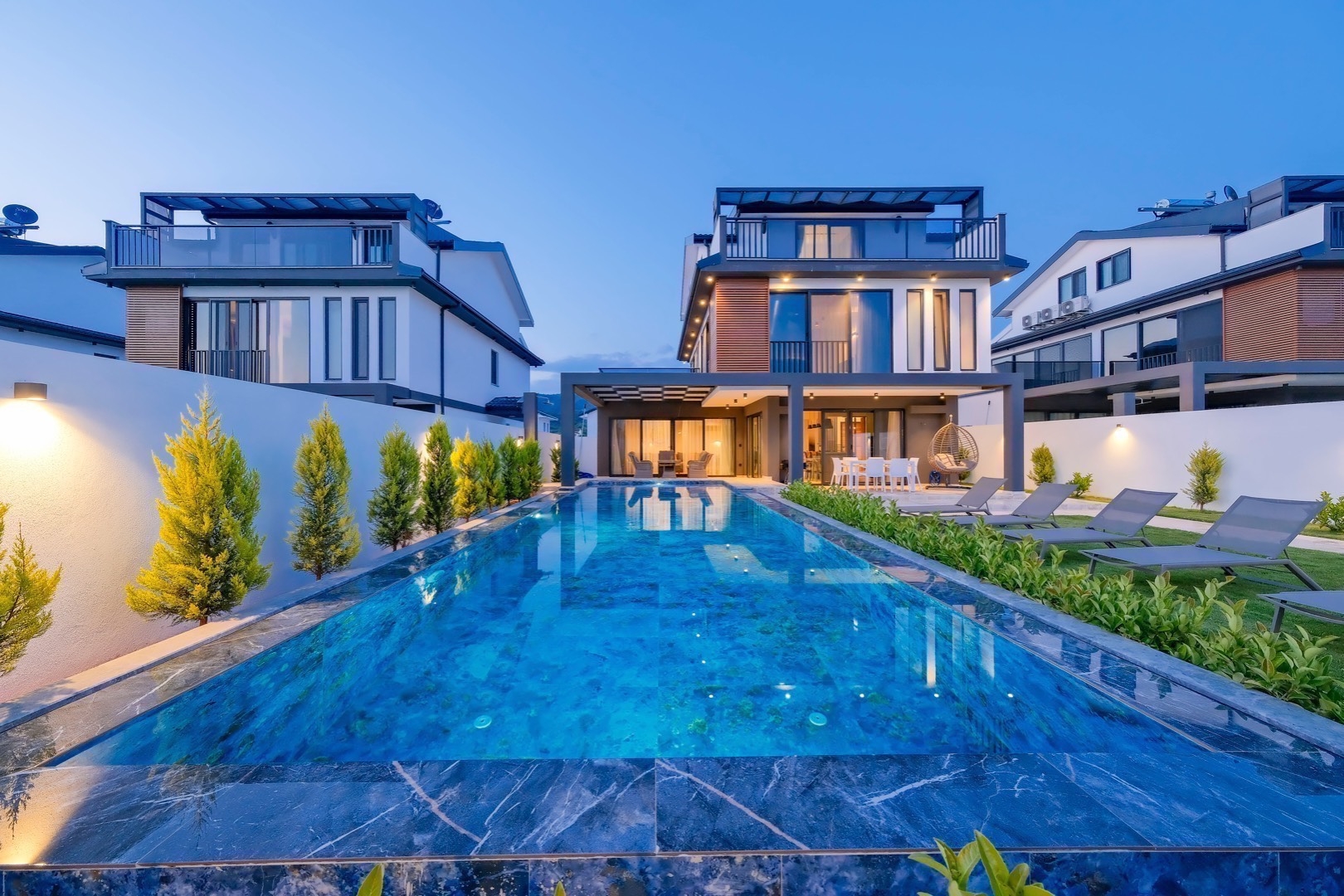 Fethiye Çiftlik'te Doğayla İç İçe, Açık ve Kapalı Havuzlu, Şık Villa